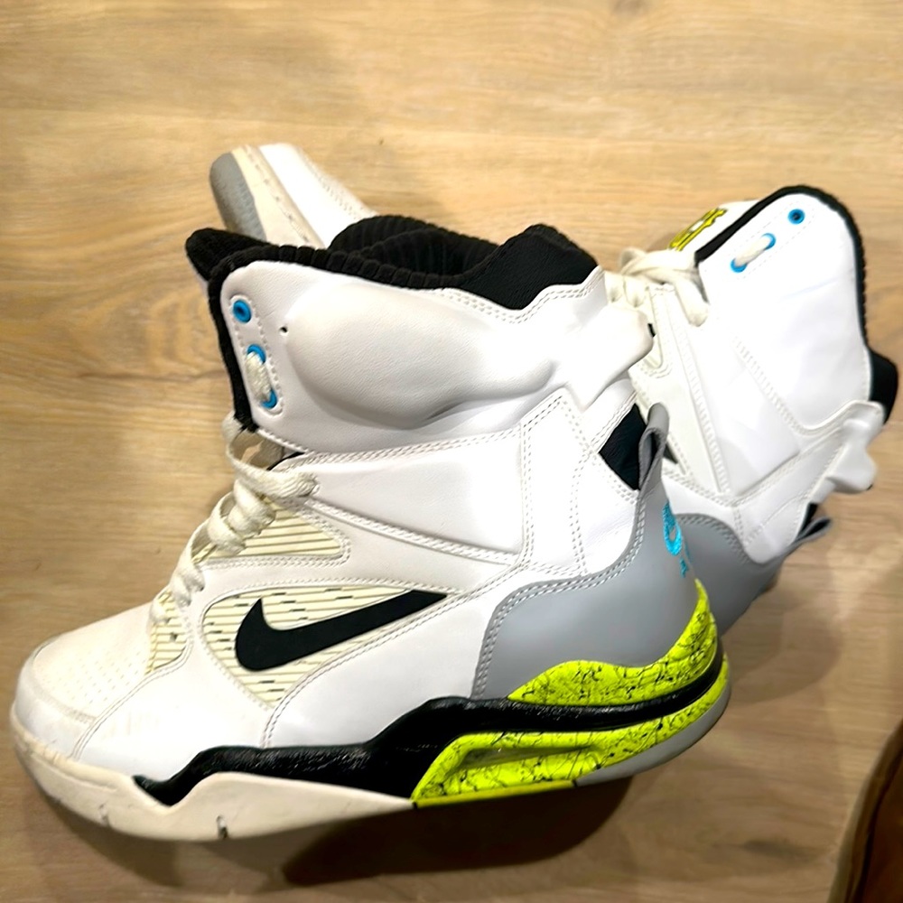 NIKE AIR FORCE SIZE 11. Lightly WORN